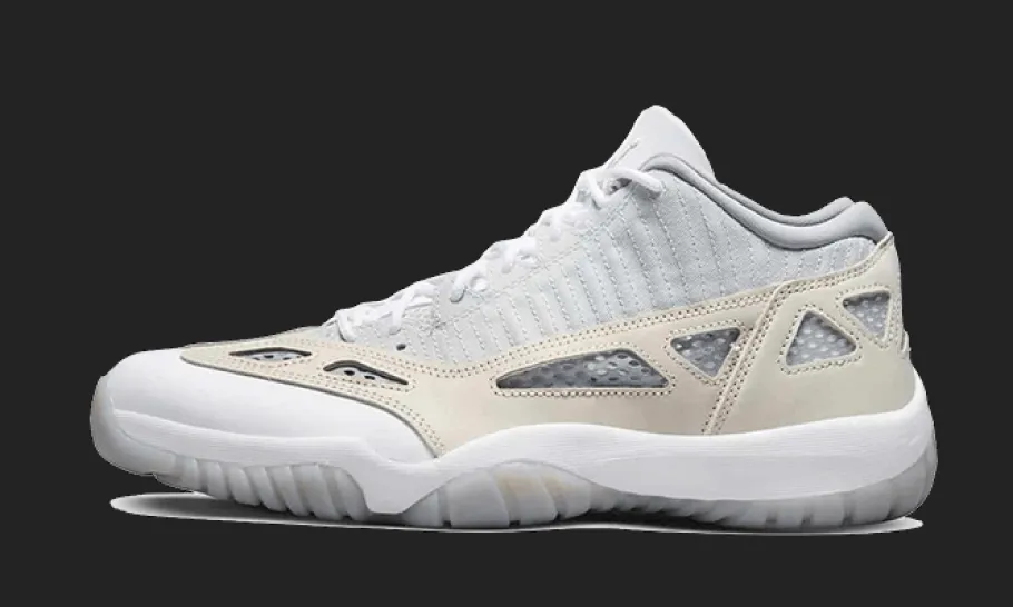 11 Low IE Light Orewood Brown<Air Jordan New