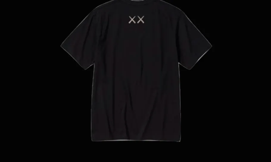 T-Shirt KAWS Black Graphic (Asian Sizing)<Uniqlo Fashion